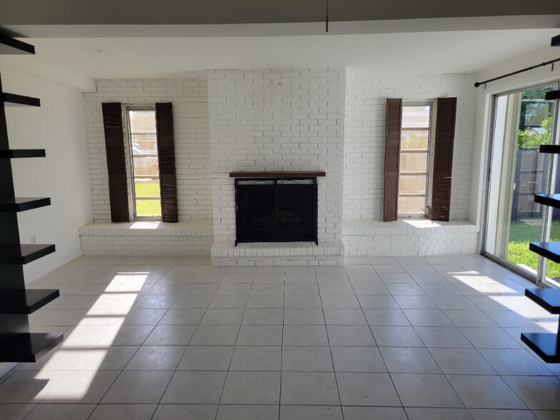 Building Photo - 10605 SW 112th St