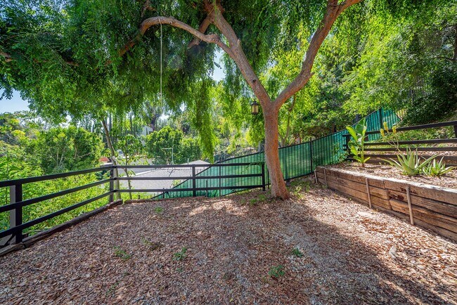 Building Photo - Beautifully Renovated Woodland Hills Home