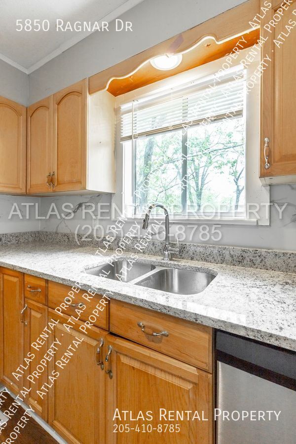 Building Photo - 5850 Ragnar Dr