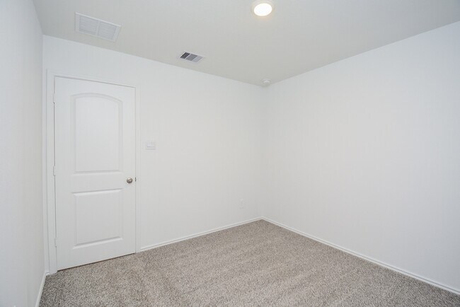 Building Photo - 5735 Sycamore Glen Dr