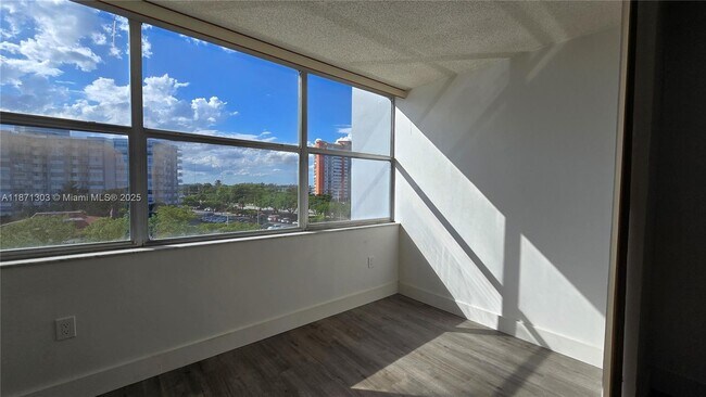 Building Photo - 1300 NE Miami Gardens Dr