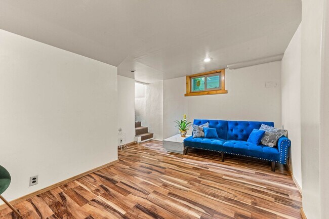 Building Photo - Charming 1-Bedroom Basement Apartment in the Heart of Tacoma – Furnished Option Available!