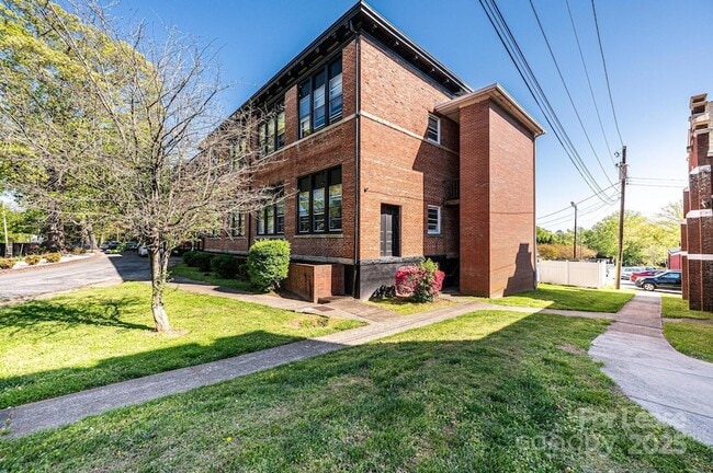 Building Photo - 426 2nd Ave SE