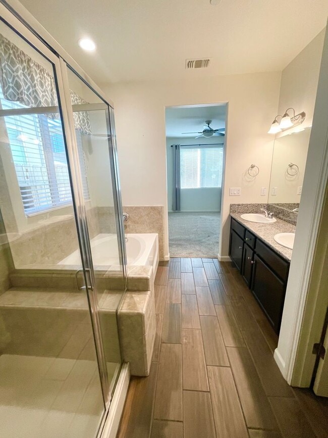 Building Photo - $2,195 Ashlan & Leonard 3 bed Home, Clovis...