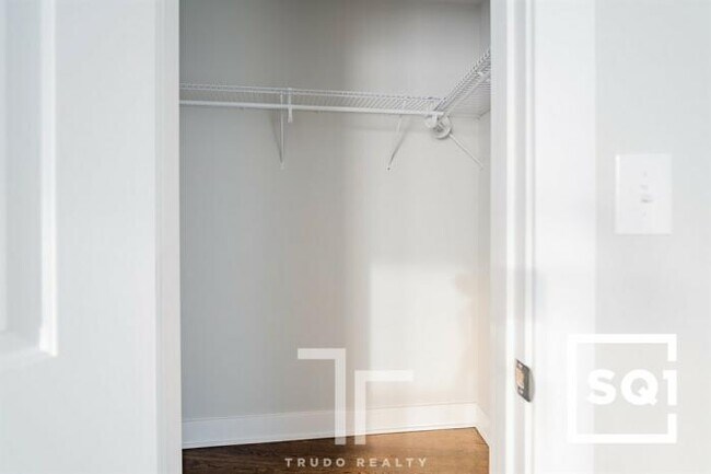 Building Photo - 2 bedroom in Chicago IL 60626