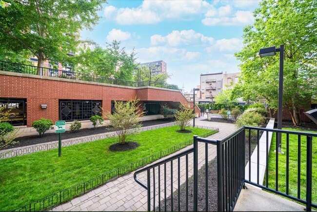 Building Photo - 689 Marin Blvd