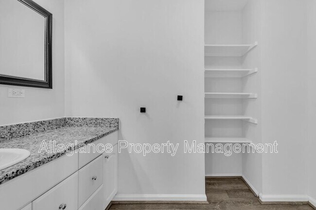 Building Photo - 1225 Martha Custis Dr