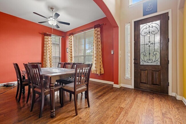 Building Photo - 614 Spanish Mustang Dr