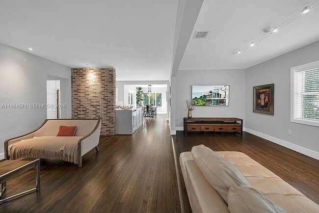 Building Photo - 5850 SW 47th St