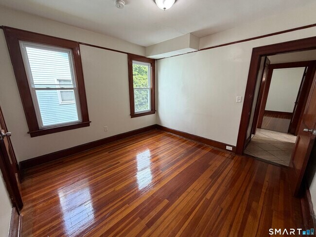 Building Photo - 306 Judson Pl
