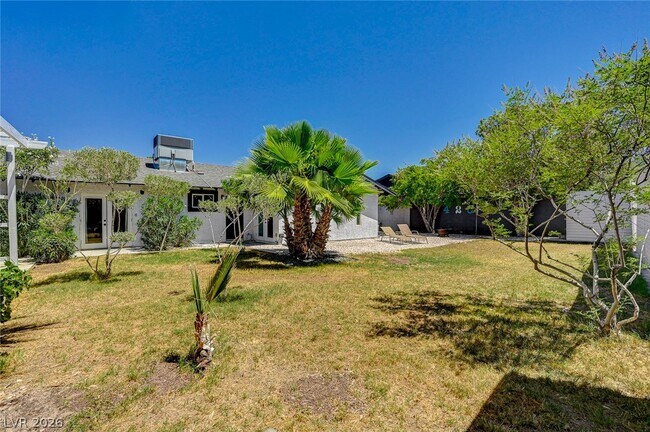 Building Photo - 4153 Woodcrest Rd