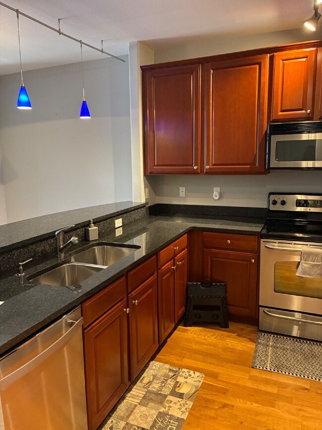 Building Photo - Beautiful Updated 2-Bedroom, 2 Full Bathroom Mid-Rise Condo Available ASAP!