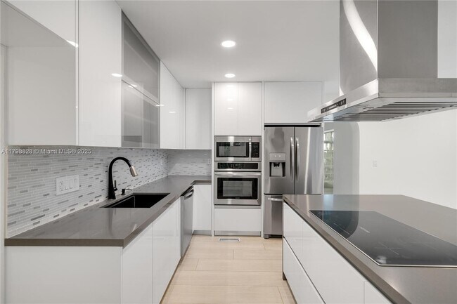 Building Photo - 936 Sorolla Ave