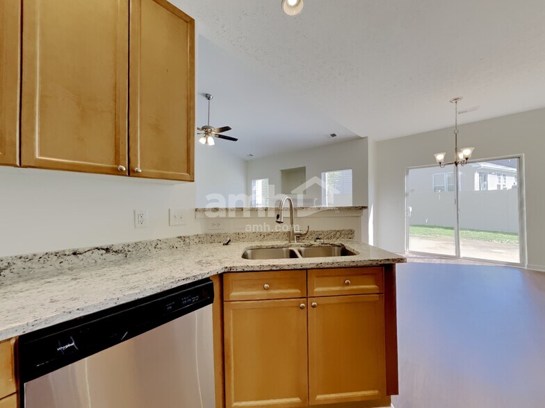 Building Photo - 432 Creekside Ln