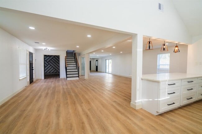 Building Photo - 1402 Bayou Shore Dr
