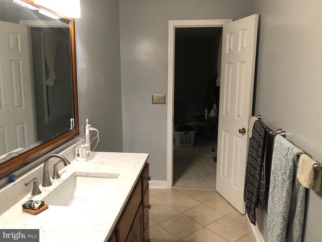 Building Photo - 2002 Admiral Dr