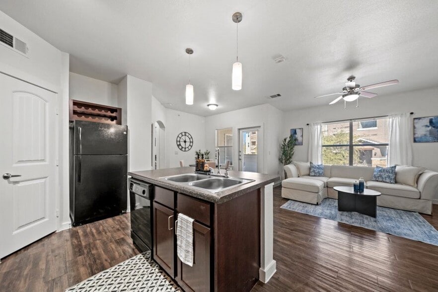 Building Photo - Twin Creeks at Alamo Ranch