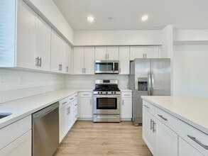 Building Photo - 9309 E Heaney Cir