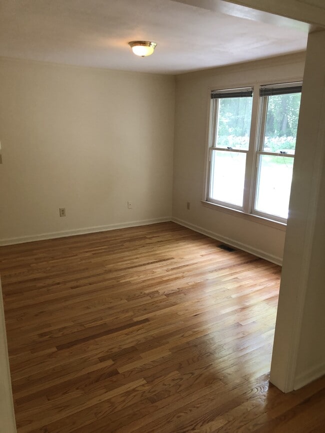 Building Photo - 16 Village Victoria