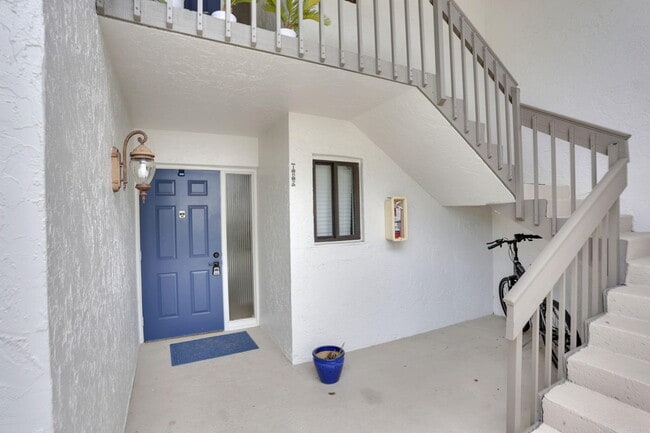 Building Photo - 100 Pelican Pointe Dr