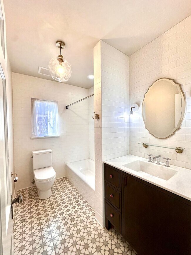 Building Photo - Charming Mid-Tulsa Home