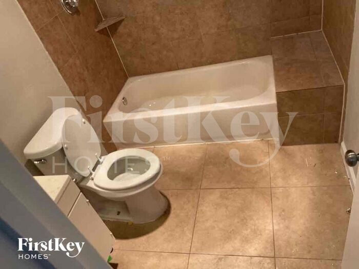 Building Photo - 418 Thistle Dr