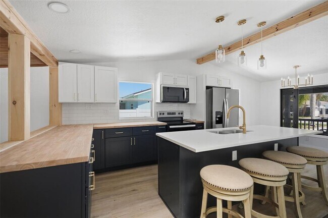 Building Photo - 7037 McCray Dr