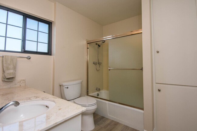 Building Photo - Carlsbad 4 Bedroom Gem with a View!