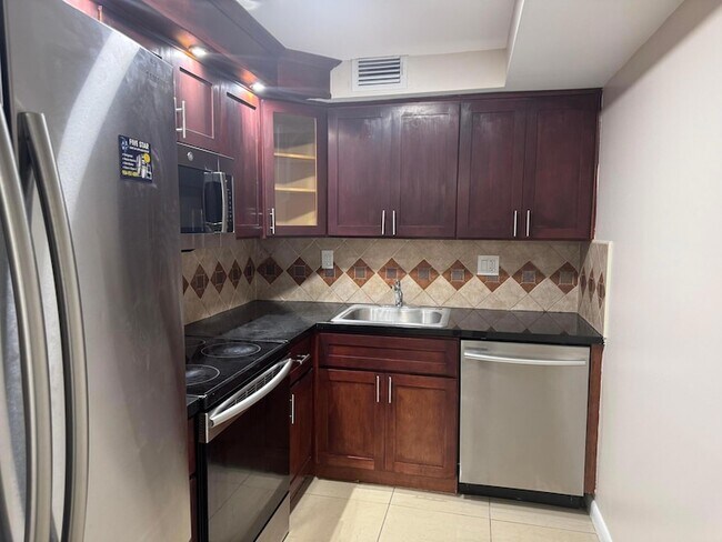 Building Photo - 3710 N Pine Island Rd