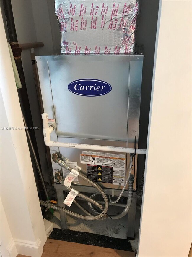 Building Photo - 325 S Biscayne Blvd