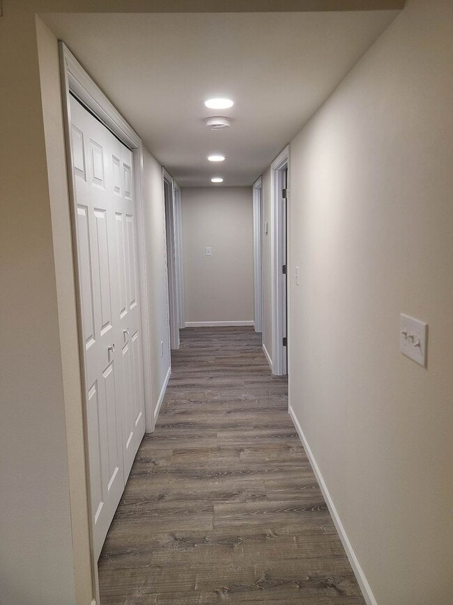 Building Photo - 3 Bedroom, 2 Bathroom Duplex