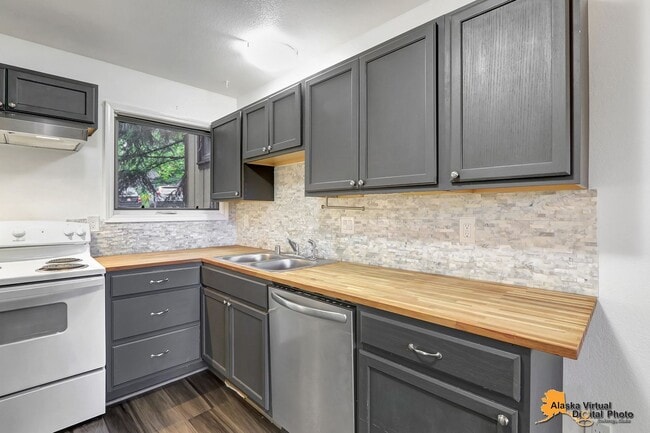 Primary Photo - 12636 Silver Fox Ln