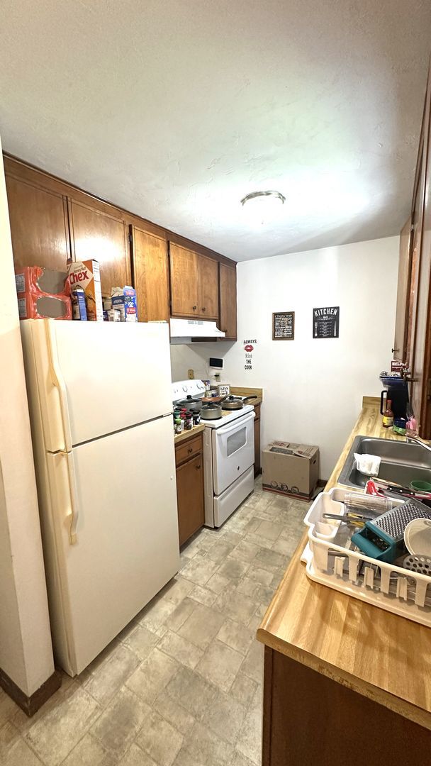 Building Photo - NORTHEAST HIDDEN GEM! 2/1 Townhome w/ Fenc...