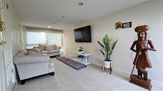 Building Photo - 436 NE 25th Ave