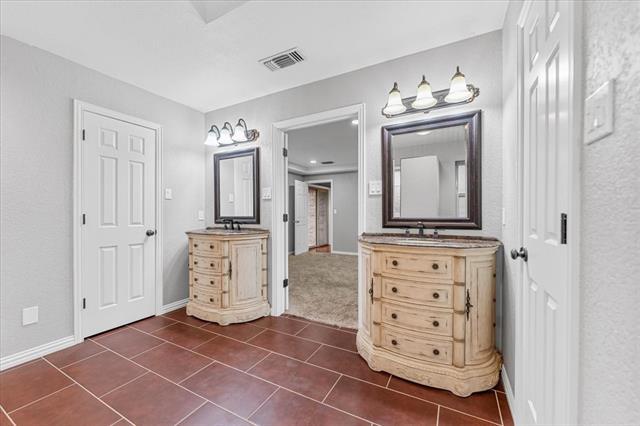Building Photo - 20 Timberline Dr