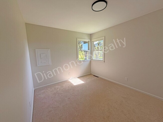 Building Photo - 5 Acres!! Country Home with Shop Building & Spacious Yard Available!