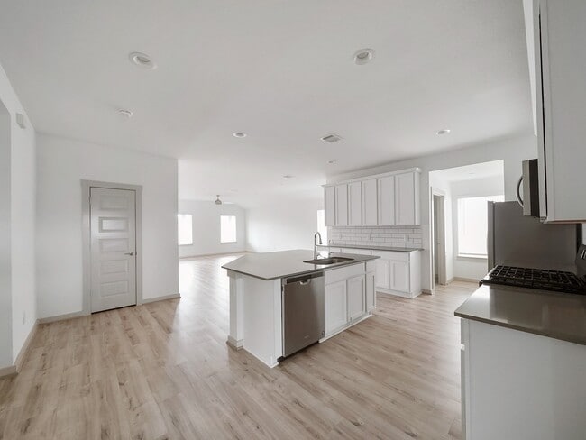 Building Photo - 29511 Ella Larchmont Ct