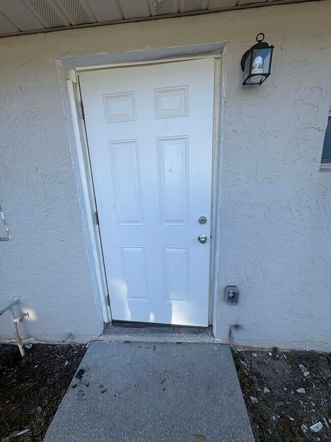 Building Photo - 221/223/225/227 Maria Street