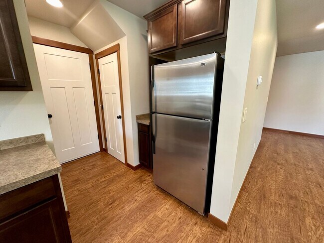 Building Photo - 5831 Pioneer Ridge Pl