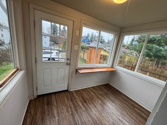 Building Photo - Charming House in Bellingham - 4 Bedroom 1...