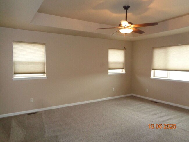 Building Photo - Exclusive community