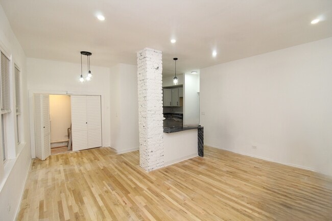Building Photo - 2470 N Clybourn Ave