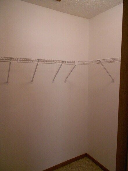 Building Photo - 420 6th Ave