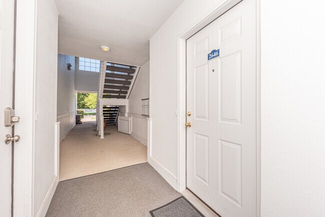 Building Photo - 2646 S Knightsbridge Cir