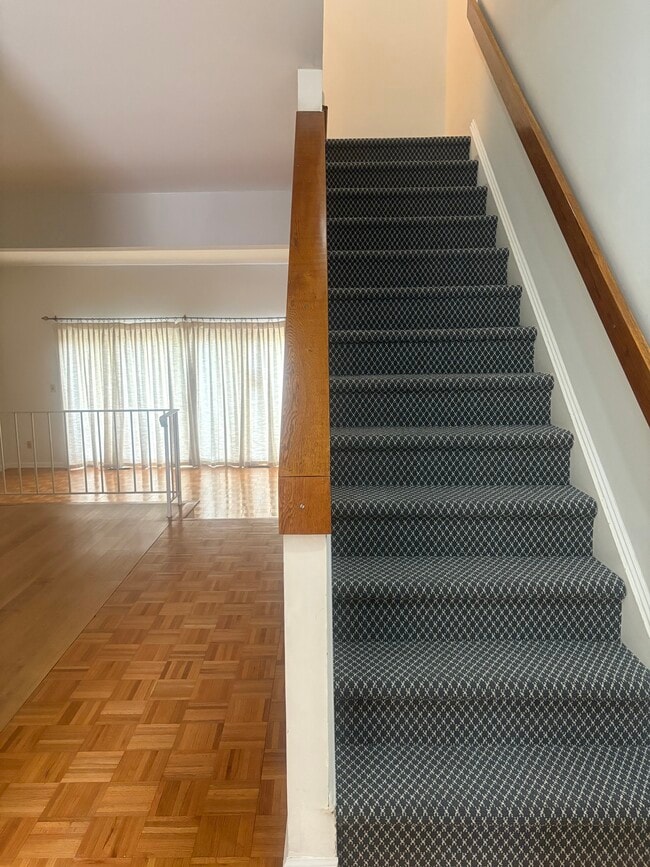 Building Photo - 160 Mead Ave