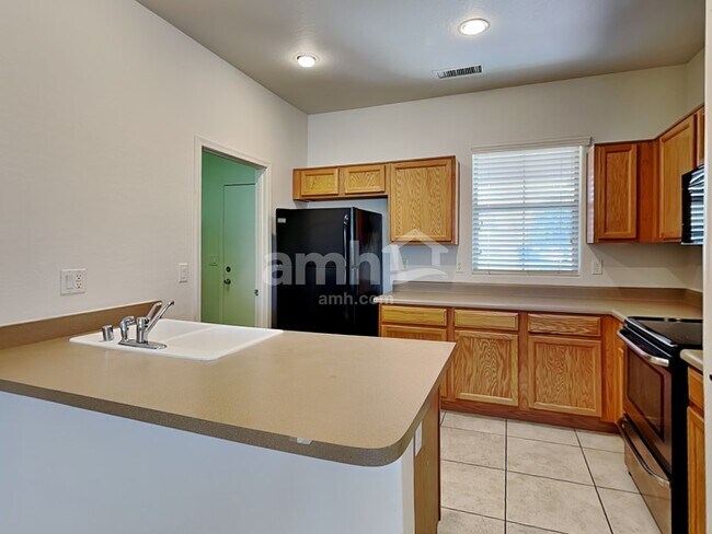 Building Photo - 16523 N 168th Ave