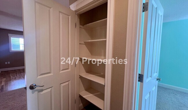 Building Photo - Large 4BD I 2.5BA Home - West Linn!