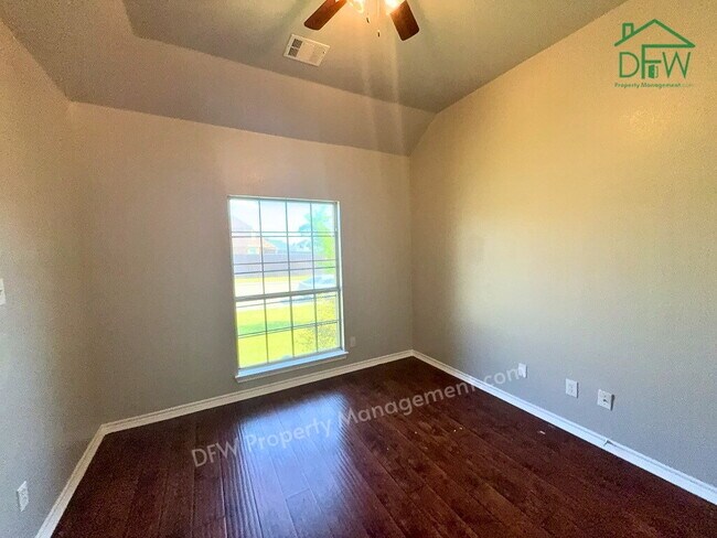 Building Photo - Spacious DeSoto 4-Bed - Fenced Yard, Fireplace, 2-Car Garage