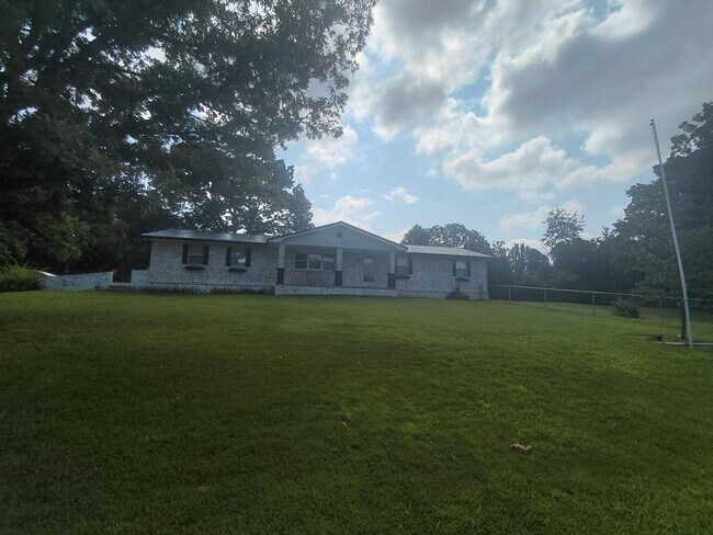 Building Photo - 14490 Hilltop Rd