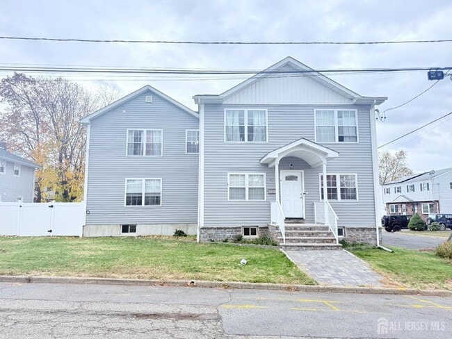 Primary Photo - 42 Nelson Ave